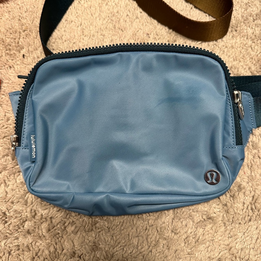 Lululemon 2L belt bag